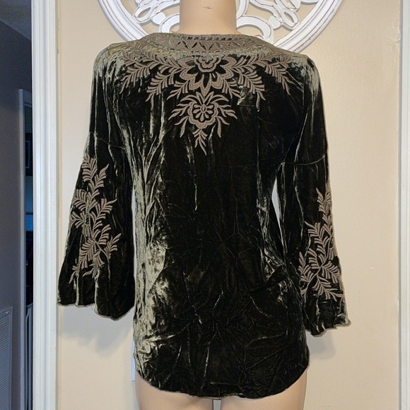 Johnny Was Womens XS blouse Olive green Velvet Embroidered swing vneck - Picture 6 of 9